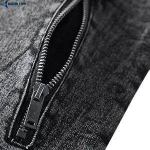 Veste en jean délavée légère pour homme, style streetwear vintage, avec broderies et boutons – Écologique, séchage rapide, respirante - Product Image 4