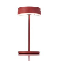 Lampe de table LED sans fil rechargeable au design moderne avec commande tactile rouge ABS pour utilisation en hôtel