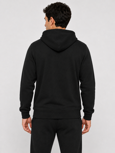 Sweat à capuche zippé pour homme, confectionné en tissu doux et respirant, offrant confort, chaleur et une coupe moderne pour un usage quotidien décontracté et streetwear. - Product Image 3
