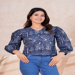 Blusa informal azul estampada para mujer – Elegante camisa con botones y mangas abullonadas para uso diario - Product Image 1