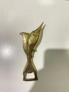 El abridor de botellas de latón con forma de pez espada más vendido de Indonesia, abridor manual de metal con forma de animal, diseño portátil - Product Image 3