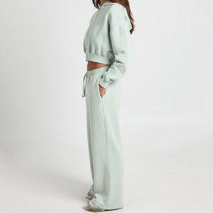 Conjunto de chándal deportivo personalizado para mujer: Top de calentamiento y joggers, ropa deportiva de alto rendimiento al por mayor con marca privada - Product Image 3