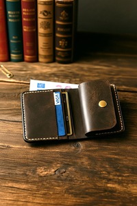 Portefeuille en cuir à bas prix, fin et élégant pour homme, avec plusieurs emplacements pour cartes, poche à monnaie et design pour un usage quotidien, par M/S SHAAD HANDICRAFTS - Product Image 4