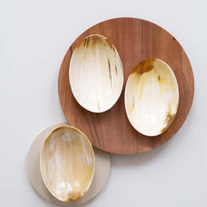 Bol de service impérial en corne de buffle, pièce de présentation culinaire artisanale haut de gamme, élégante pièce décorative pour l'hôtellerie - Product Image 1