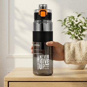 ขวดน้ำ PET ปราศจากสาร BPA ขนาด 1000 มล. ทนทานเป็นพิเศษ: ดีไซน์ป้องกันการรั่วซึมตามหลักสรีรศาสตร์ พร้อมฝาปิดแบบพลิกที่ปลอดภัยสำหรับเป้าหมายการออกกำลังกายประจำวัน - Product Image 1