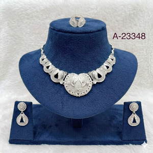 ชุดเครื่องประดับ MOLL JEWELLERS ล่าสุด สร้อยคอและต่างหูรูปดอกไม้ชุบทอง 24K แบบอินเดีย ประดับเพชรซิร์คอน สำหรับผู้หญิง เหมาะสำหรับงานแต่งงานและเป็นของขวัญ - Product Image 5