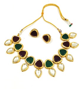 R.K. Juego de Collar AD Kundan de Latón Chapado en Oro con Circonitas y Perlas de Imitación para Mujer, Joyería Étnica para Bodas y Fiestas - Product Image 4
