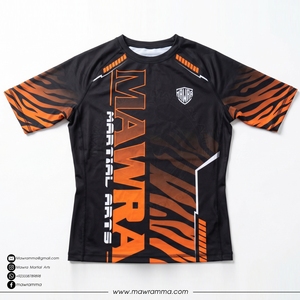Rashguard professionnel MMA anti-UV, compression, BJJ, unisexe, manches courtes, haut d'entraînement de grappling, logo personnalisé - Product Image 3