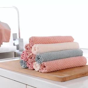 Chiffon de nettoyage personnalisé en microfibre non tissée pour hôtels et restauration, séchage rapide, 300-700 GSM, pour le nettoyage domestique, la cuisine, l'intérieur et le nettoyage des voitures - Product Image 4