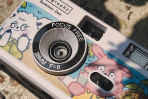 Appareil photo argentique 35 mm à usage unique personnalisé, objectif fixe 28 mm, pile AA, design compact en plastique, style coloré, logo de marque - Product Image 2
