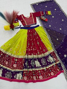 Lehenga Choli Rouge Traditionnel Indien de Créateur, Robe de Navratri, Robe de Garba, Robe de Dandiya, Tenue de Festival Indienne - Product Image 4