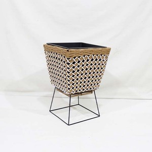 Maceta Elevada de Alta Calidad, con Forro Interior de Plástico y Cordón Metálico, 1 Pieza, para Balcón o Exterior - Product Image 2