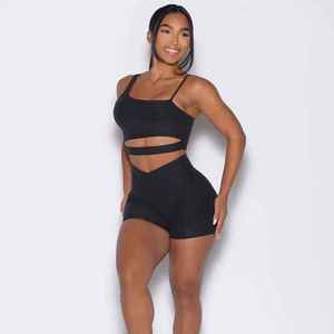 Ensemble de sport 2 pièces noir pour femme : Crop top et short taille haute, couleur unie, en spandex tricoté respirant, style sportif, printemps-été - Product Image 1