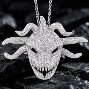 Pendentif Crâne de Dragon en Argent 925 avec Diamants de Laboratoire, Cornes et Design Gothique Sertie de Pierres, Bijoux de Luxe pour Hommes - Product Image 1