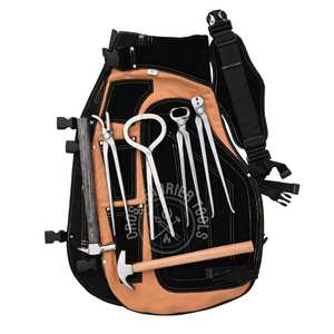 Kit d'outils de fermeur pour le soin et le ferrage des chevaux avec tablier de sécurité, coupe-ongles de fermeur, décolleteur de sabots courbé, testeur de douleur et marteau - Product Image 1