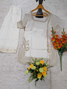 Robe de mariée traditionnelle pour femmes, Salwar Kameez, en soie blanche brodée, longueur au sol, vêtements ethniques d'Inde et du Pakistan - Product Image 5