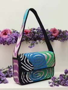 Bolso de mano con bordado de cuentas de colores y base de algodón, diseño de lujo, hecho a mano, monedero y tarjetero verde de Creative Art Zone - Product Image 2