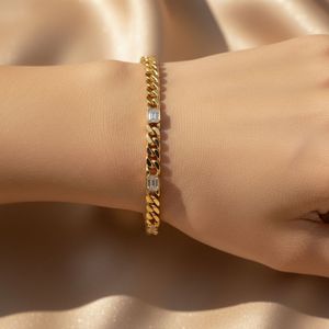 Pulsera con diamantes engastados en bisel de esmeralda de 1.50 quilates - Product Image 3