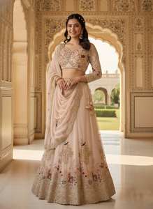 Lehenga Choli Dupatta de Diseño Indio-Pakistaní, Georgette Sintético con Bordado, para Ocasiones Especiales de Invierno, Bodas de Verano, Fiestas, Estilo Bollywood - Product Image 2