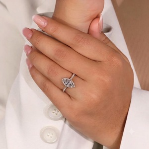 Bague de fiançailles en or jaune 18 carats avec halo de diamants de laboratoire certifiés IGI, taille marquise, 2,42 carats, clarté VS1, couleur E, bague de mariage - Product Image 4