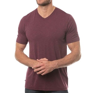 Camiseta Casual de Felpa con Cuello en V para Hombre |   Camiseta Deportiva Ligera de Manga Corta, Ecológica y Transpirable, 160-180 g/m² - Product Image 5