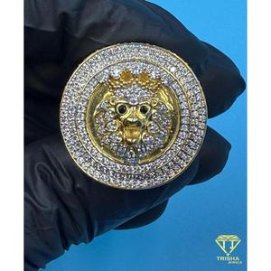 Colgante de medallón redondo de lujo de plata de ley 925 con diamante de moissanita y borde brillante para compradores mayoristas - Product Image 2