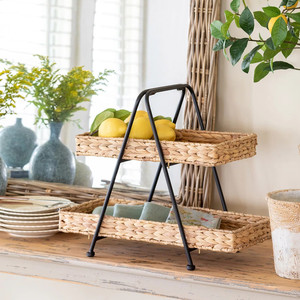 Étagère de rangement à deux niveaux, unité de rangement avec structure en fer antirouille et jonc de mer tressé. - Product Image 3
