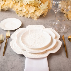 Piatto da portata bianco all'ingrosso per matrimoni, fatto a mano, con decorazioni in rilievo, lussuoso set da tavola per matrimoni - Product Image 2