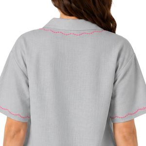 เสื้อเชิ้ตผู้หญิงแขนสั้นปักลายดอกไม้สีเทาอ่อน ติดกระดุม คอปก ผ้าฝ้ายลำลองสำหรับฤดูร้อน เสื้อแฟชั่นสั่งทำพิเศษ OEM - Product Image 6