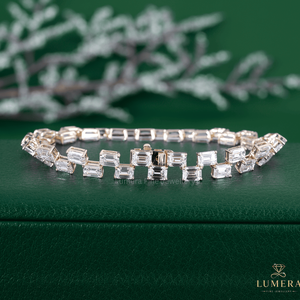 Sofisticada Pulsera de Diamantes Cultivados en Laboratorio con Corte Esmeralda, con Engaste de Cesta Abierta y Estructura de Eslabones en Zigzag - Product Image 5