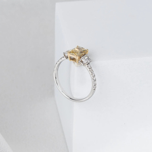 Anillo de Diamante Amarillo Canario de Corte Radiante de 1.60 Ct, Anillo de Compromiso de Oro Blanco de 14K, Anillo de Promesa con Diamante Amarillo de Lujo, Regalo de Aniversario - Product Image 2