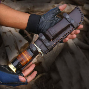 มีดทำมือแบบกำหนดเอง 1095 ดามัสกัส ใบมีด 7 นิ้ว ผิวลายหยดน้ำ มีดโบวี่สำหรับล่าสัตว์ พร้อมปลอกมีด ด้ามจับหนังแท้ลายเขาสัตว์ หุ้มด้วยทองเหลือง - Product Image 5