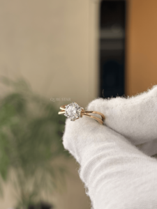 Anillo Solitario Redondo de Diamante Cultivado en Laboratorio Moderno de Oro de 18K con Banda Doble Entrelazada para Mujer 2.087, Joyería Fina - Product Image 2