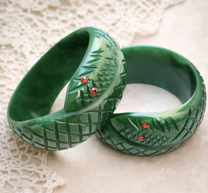 Brazalete de Resina Hecho a Mano con Diseño de Hojas Doradas - Brazalete Elegante y Lujoso en Varios Colores, Tamaño Personalizado para Bodas - Product Image 4