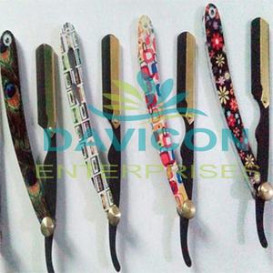 Maquinilla de afeitar recta manual de acero inoxidable plegable para hombres con mango de madera BARBER EDGE Base de instrumentos quirúrgicos - Product Image 5