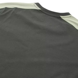 Maillot de sport personnalisé en mélange polyester/coton, col en V, manches courtes, imprimé numérique sur le devant, poche contrastante sur l'épaule - Product Image 5
