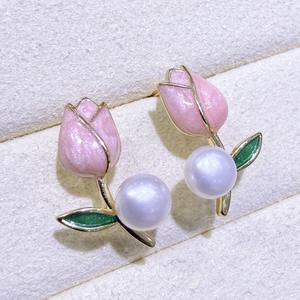 Boucles d'oreilles en forme de tulipe en perles d'eau douce de Zhuji, élégantes et douces, design inspiré d'INS - Product Image 2