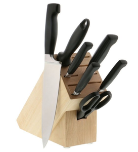 Couteaux de cuisine avec manches noirs, lames argentées, bloc en bois brun clair à fentes, ciseaux et aiguiseur pour la préparation quotidienne des aliments - Product Image 5