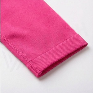 Conjunto de yoga de 2 piezas para mujer, color rosa intenso, pantalones cortos de cintura alta, top deportivo con tirantes finos fruncidos - Product Image 6