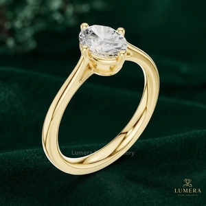 Anillo Delicado de Aniversario con Diamante Cultivado en Laboratorio de Corte Ovalado Moderno, Regalo para su Esposa, Seguro con Banda de Oro Lisa de Cuatro Puntas - Product Image 6