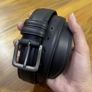 Ceinture Urban Classics en cuir véritable, décontractée, noire unie, respirante, avec boucle ardillon en alliage, durable, moulée en une seule pièce, taille personnalisable - Product Image 1