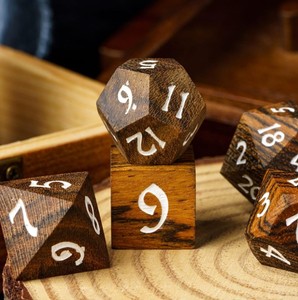 Jeu de dés en bois polyédriques, dés de jeu en bois naturel, matériau durable, roulement fluide, chiffres clairs, jeux de table - Product Image 1