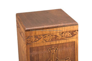 Urne gravée en bois de manguier pour cendres humaines Boîte personnalisée en bois Urne de crémation pour cendres Fabriquée à la main Grande urne en bois Vente en gros - Product Image 5