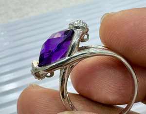 Bague en améthyste naturelle en argent : Signification et bienfaits pour la guérison spirituelle, la protection, l'énergie positive et un style élégant. - Product Image 3