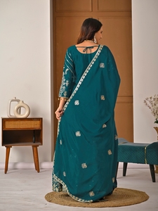 Robe de soirée indienne en mousseline de soie pour femme, entièrement cousue, avec broderies florales et sequins, coupe classique, idéale pour mariage et fête - Product Image 6