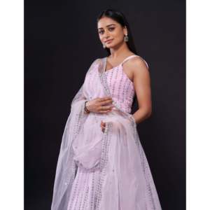 Lehenga Choli de créateur pour occasions spéciales en polyester, orné de sequins et de broderies Zari - Product Image 5