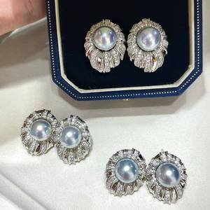 Boucles d'oreilles en perles naturelles 18K de style rétro français pour femmes, luxe léger, couleur grise, design compact et simple - Product Image 1