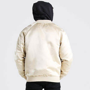Chaqueta Varsity Moderna de Moda Casual, Hecha de Satén, con Logotipo Personalizado, Mangas Raglán, MOQ Bajo, Chaqueta Bomber Estilo Urbano - Product Image 3