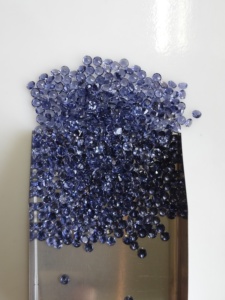 Pierre précieuse naturelle P Iolite 2,75 mm, taille brillant ronde, qualité supérieure, avec effets pleochroïques, pour la fabrication de bijoux - Product Image 2