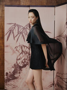 Robe de cocktail élégante et moderne MISTY GRACE, cape légère en organza, esprit asiatique, haute qualité, Vietnam - Product Image 4